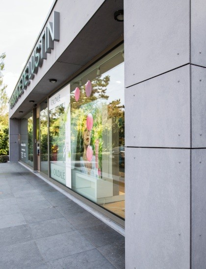 Transformation de la façade d'une pharmacie à Lustin